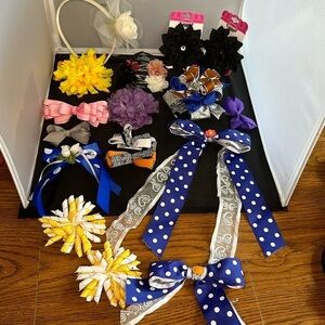 Cute variety of little girl’s bows. Total of 19 with one headband